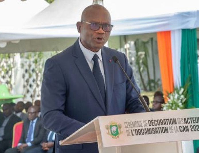 CAN 2023 : le ministre Adjé Silas Metch, fiers de ses collaborateurs décorés