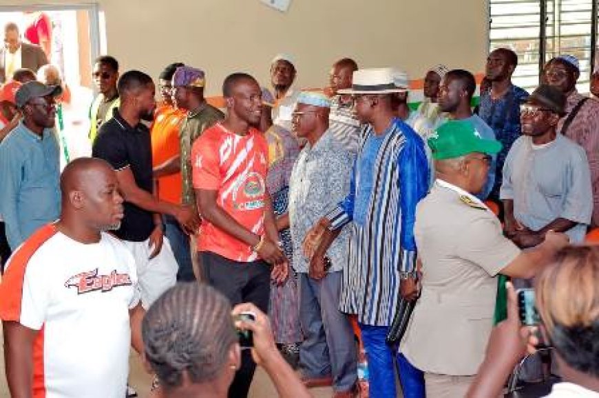 CAN 2023 : des gloires du football ivoirien engagent les jeunes de Ferkessédougou contre la drogue et l’immigration clandestine