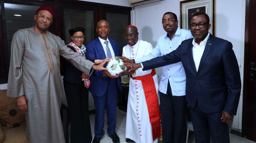 Le Président de la CAF, Dr Motsepe fait un don de 500 000 USD à l'Eglise catholique et à la communauté musulmane en Côte d'Ivoire