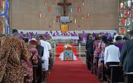 BOUAKE : Mgr Ahouanan repose désormais à l’ombre de la Cathédrale Sainte-Thérèse-de-l ‘Enfant-Jésus