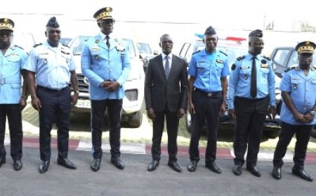Le ministre Vagondo Diomandé remet une vingtaine de véhicules à la Police