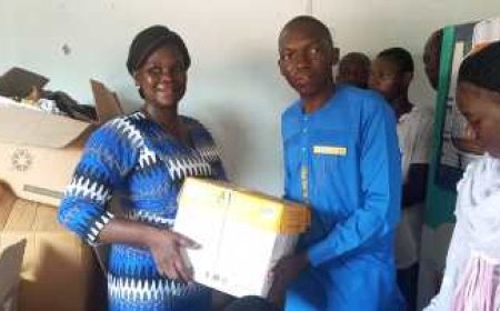 Bouaké : L'ONG "La Grâce Divine" soutient la jeunesse de Broukro avec des dons