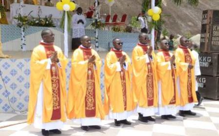 Diocèse de Yamoussoukro : Six nouveaux prêtres ordonnés sous l’égide de Mgr Joseph Aka