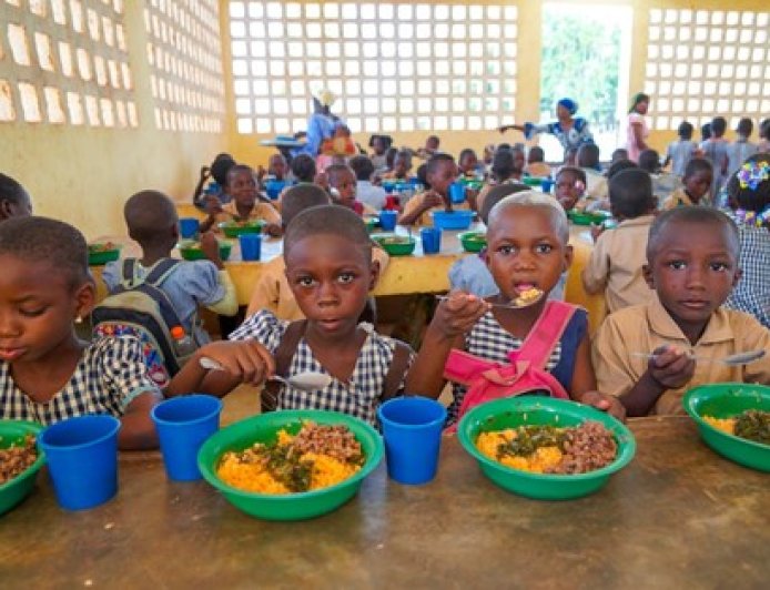 Cantine scolaire de l’EPP de Sikolo (Région du Tchologo) : 285 rationnaires planifiés soulagés grâce à l’appui du groupement agricole de la localité