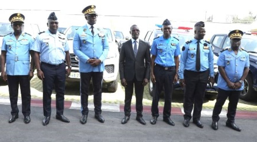 Le ministre Vagondo Diomandé remet une vingtaine de véhicules à la Police
