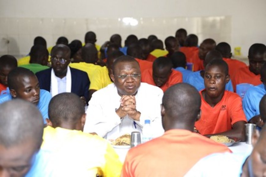 Resocialisation des jeunes : le ministre Amadou Coulibaly échange avec 200 jeunes stagiaires du Centre de service civique de Bimbresso