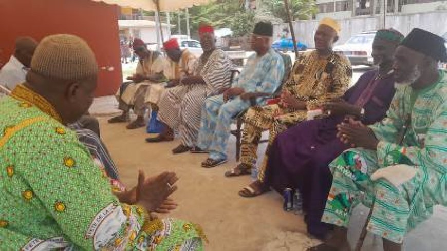 Tchologo : Les chefs communautaires du département de Ferké rendent hommage au chef de canton Kpagnan Tiepogo