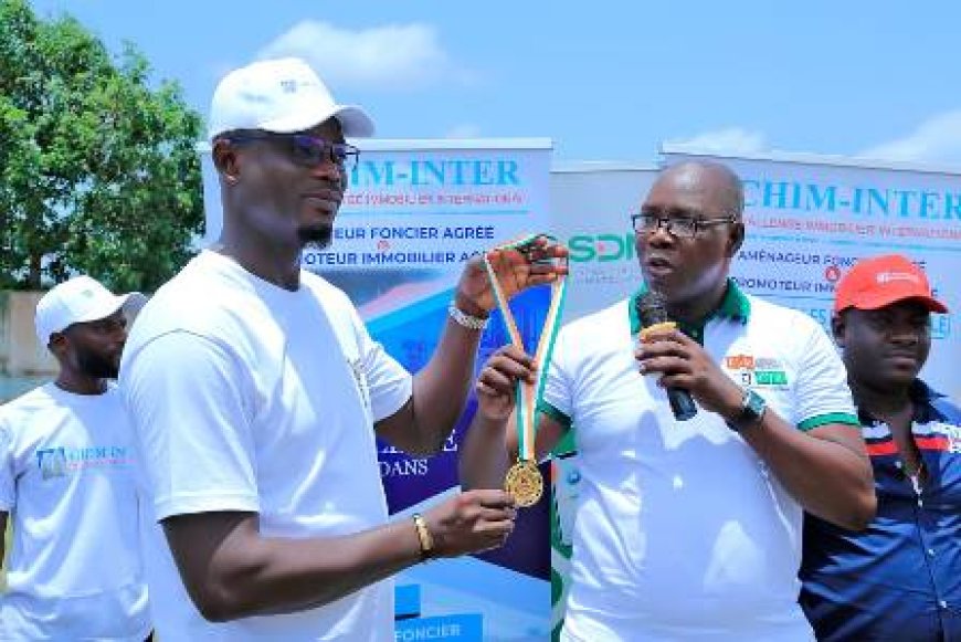 Une nouvelle ère pour le tournoi de la confraternité : Une médaille d’honneur décernée à Yamoussa Coulibaly par l’UNJCI