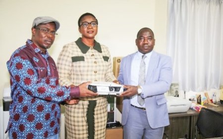 Bouaké : Un don de matériels informatiques de plus de 2 millions de francs CFA offert à l’Université Alassane Ouattara
