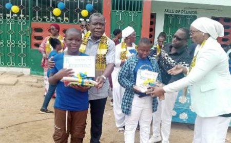 Célébration de l'excellence : Anicet Douohou récompense les 24 meilleurs élèves