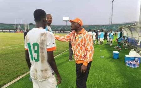 UEFOA / TOURNOI QUALIFICATIF CAN  U17 ZONE UFOA-B : Le Ministre Adjé Silas METCH sur le terrain avec les Éléphanteaux