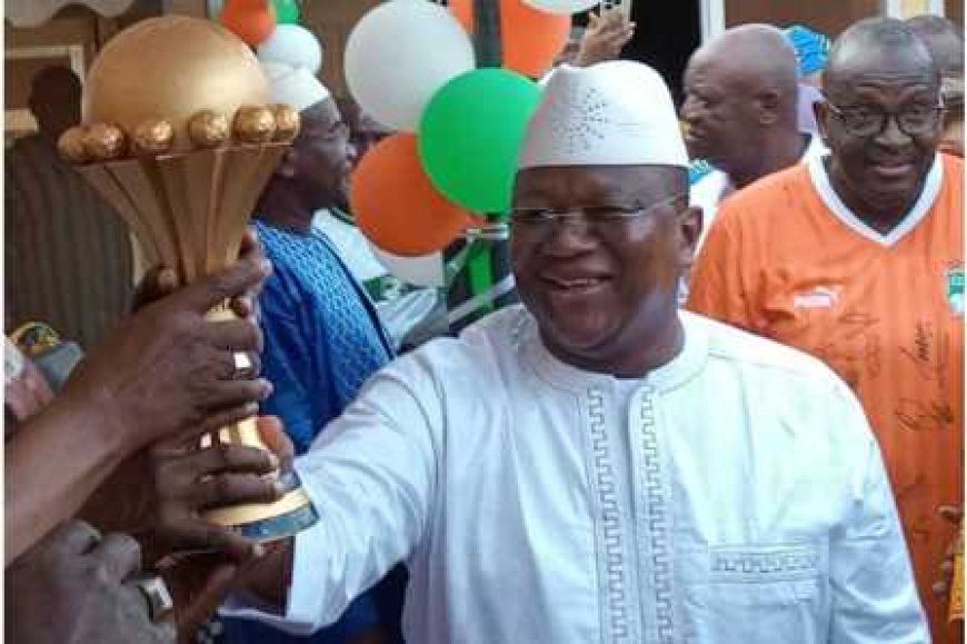 Korhogo : Le trophée de la C A N   à été  présenté au Ministre  Amadou Coulibaly