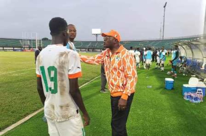 UEFOA / TOURNOI QUALIFICATIF CAN  U17 ZONE UFOA-B : Le Ministre Adjé Silas METCH sur le terrain avec les Éléphanteaux