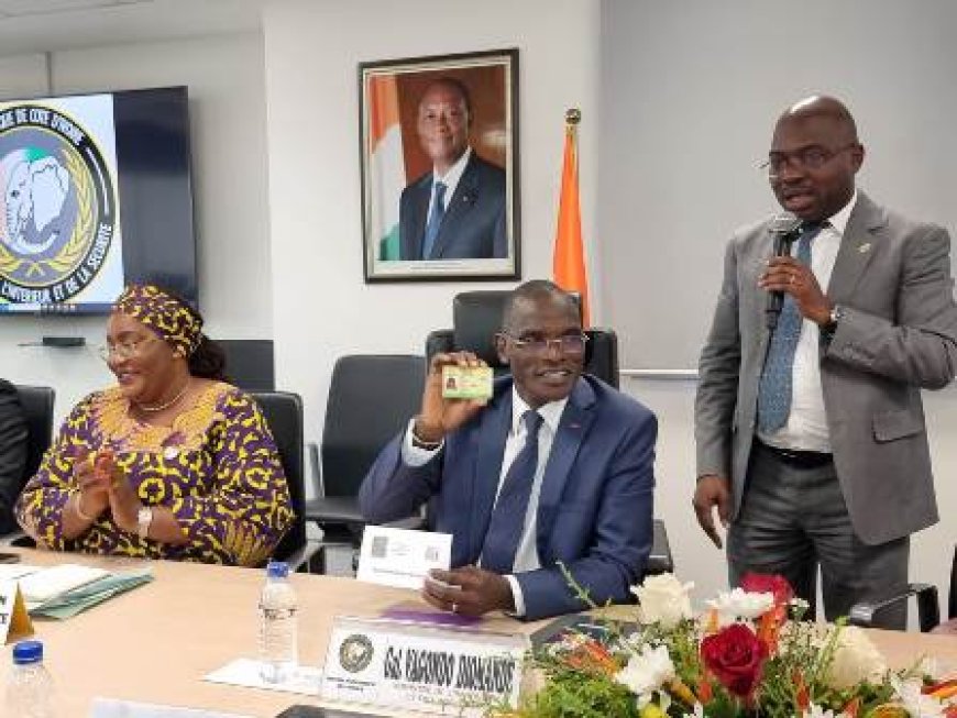 Collectivités territoriales : Le ministre Vagondo Diomandé délivre officiellement la carte professionnelle aux élus locaux