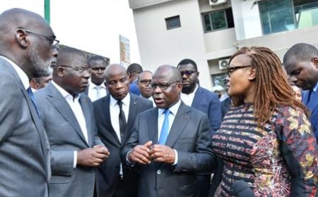 Effondrement d’un bâtiment sur le boulevard François Mitterrand : Le Gouvernement auprès des sinistrés