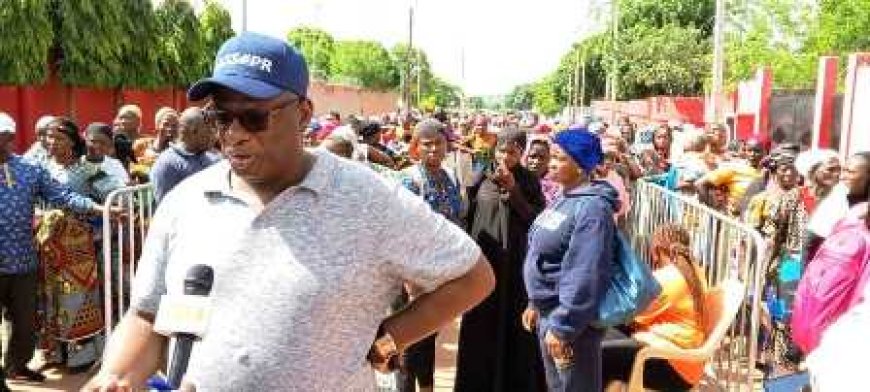 Korhogo : Le Député-maire Lacina Ouattara offre des vivres aux populations