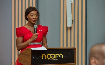 Club  Rotary Abidjan Cocody : Roland KOFFI passe le collier à Arsène LOUH