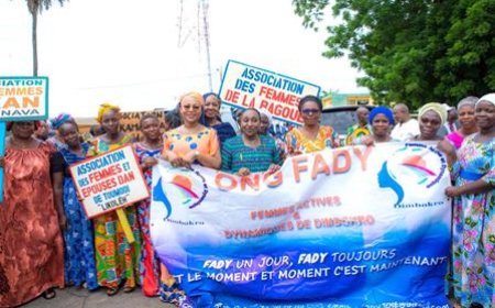 Assises nationales des Femmes de Côte d'Ivoire (ANAFCI) : la ministre Nassénéba Touré échange avec les femmes du district autonome des Lacs