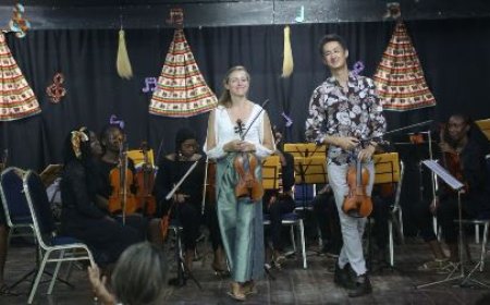 Yorrick et Lisbeth donnent un récital de violon à l’INSAAC