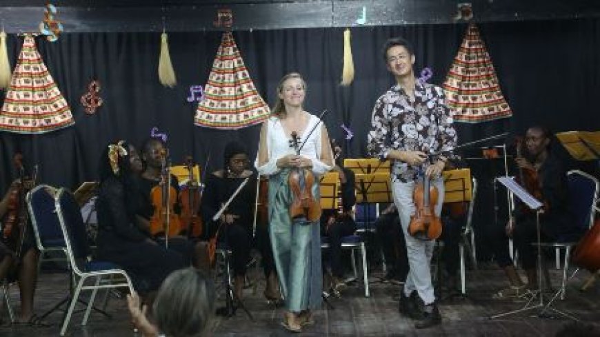 Yorrick et Lisbeth donnent un récital de violon à l’INSAAC