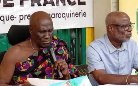 Yamoussoukro / Dédicace de livre : Le professeur Amoa Urbain fait le bilan de ses ouvrages