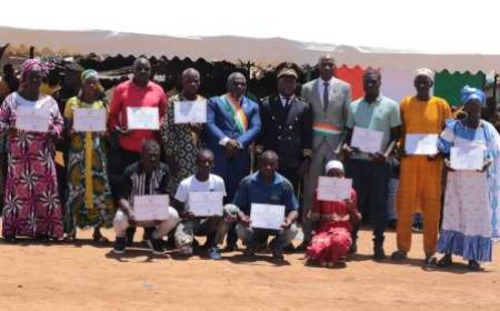 Guintéguéla : Le sous-préfet promeut l'excellence en célébrant les meilleurs acteurs de développement