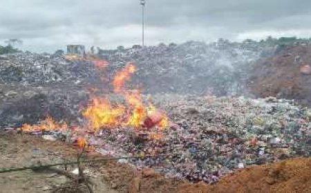 Gbêkè : Plus d’une vingtaine de tonnes de produits périmés incinérés à la décharge de Bouaké