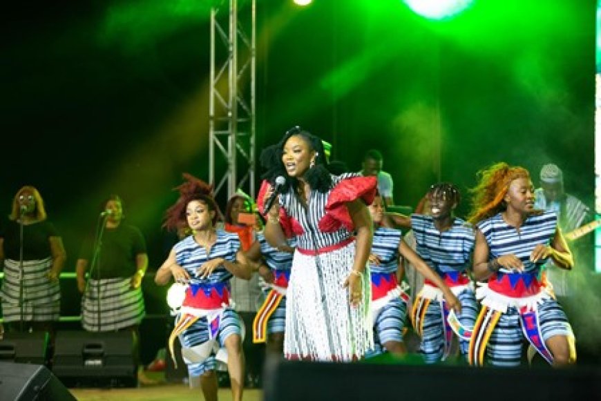 Concert Man In Seh Boh : Roselyne Layo enflamme le stade Léon Robert de Man avec un concert mémorable