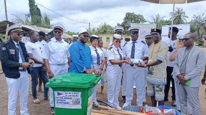 Lutte contre la pollution plastique : La Flotte  Rotarienne de la Côte d'Ivoire offre du matériel d'assainissement au village d'Aghien Télégraphe