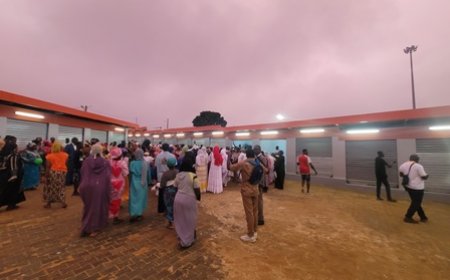 Réhabilitation de la mosquée Salam : Le ministre Ibrahima Cissé Bacongo tient parole avec la construction de nouveaux magasins