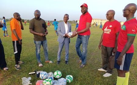 Korhogo / Sport : Le ministre de la Communication fait don d’équipement matériel au Bintanan FC