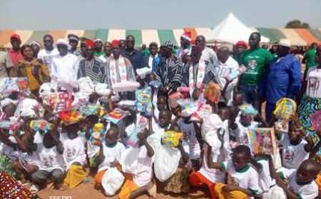 PEGNANKAHA : Le premier adjoint au Maire vient de mettre la joie dans les cœurs des tout-petits