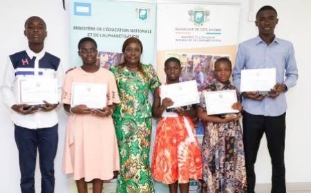 Prix National d'Excellence 2024 : la ministre Mariatou Koné encourage les lauréats à porter haut le flambeau de l'excellence