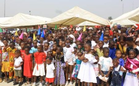 Abobo : La Magie de Noël illuminée par Kandia Camara