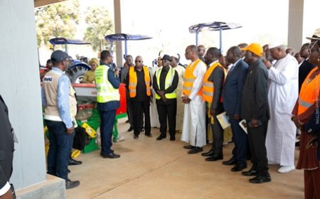 S.E Tiémoko Meyliet KONE, a visité le Lycée Professionnel de DABAKALA : N’Guessan KOFFI (Ministre) : « Nous entendons offrir aux jeunes de DABAKALA et de la région des infrastructures de qualité… ».