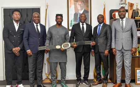 MMA – AFRICAN MMA LEAGUE : LE MINISTRE ADJÉ SILAS METCH FÉLICITE "KOMMANDER SAMO SAMO" POUR SA CEINTURE