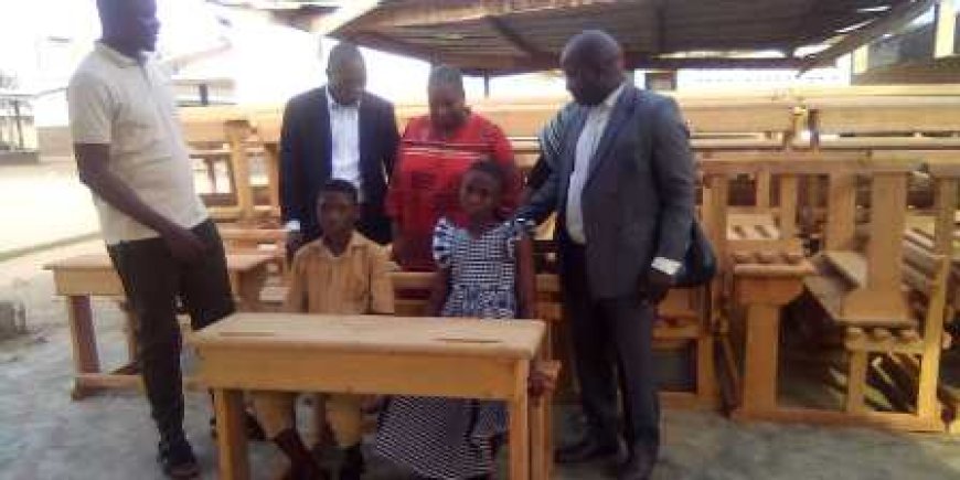 L'ONG COEUR COMPASSION INTERNATIONAL OFFRE 60 TABLES-BANCS AU GROUPE SCOLAIRE CONGO 1