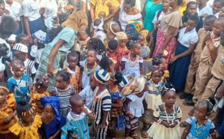 Séguéla / Mardi-Gras : les tout-petits valorisent les tenues traditionnelles ivoiriennes