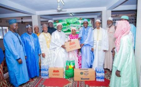 Treichville : Le ministre François Albert Amichia et la municipalité font un don à la communauté musulmane pour le Ramadan