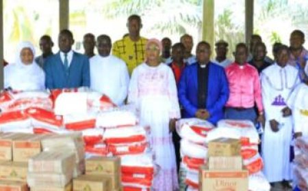 Anyama-Carême 2025 : Fatim Bamba fait des dons à la communauté chrétienne