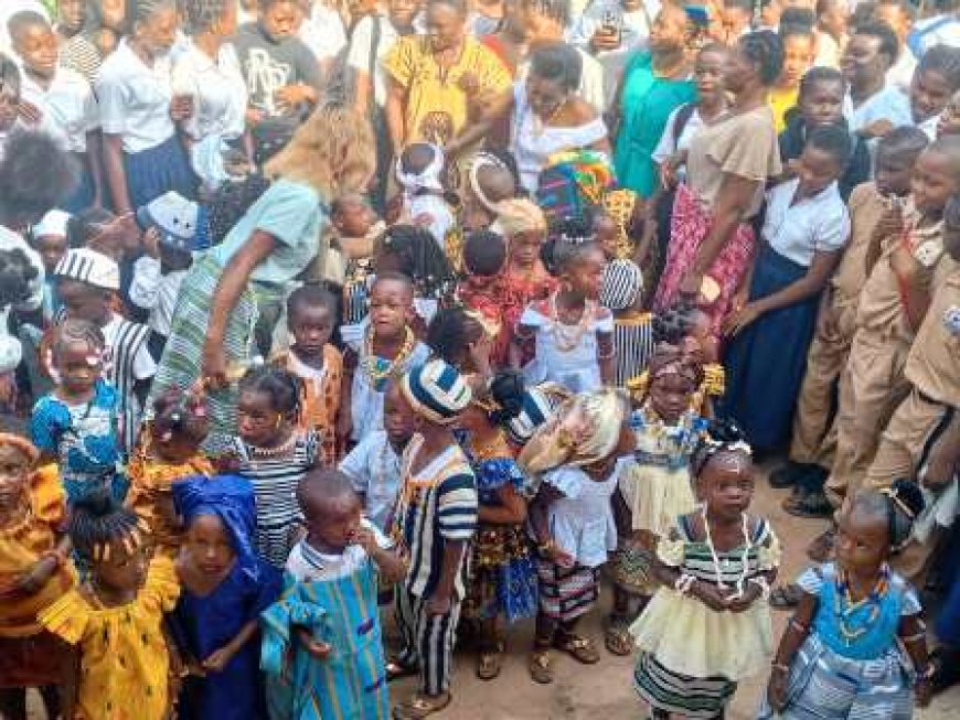 Séguéla / Mardi-Gras : les tout-petits valorisent les tenues traditionnelles ivoiriennes