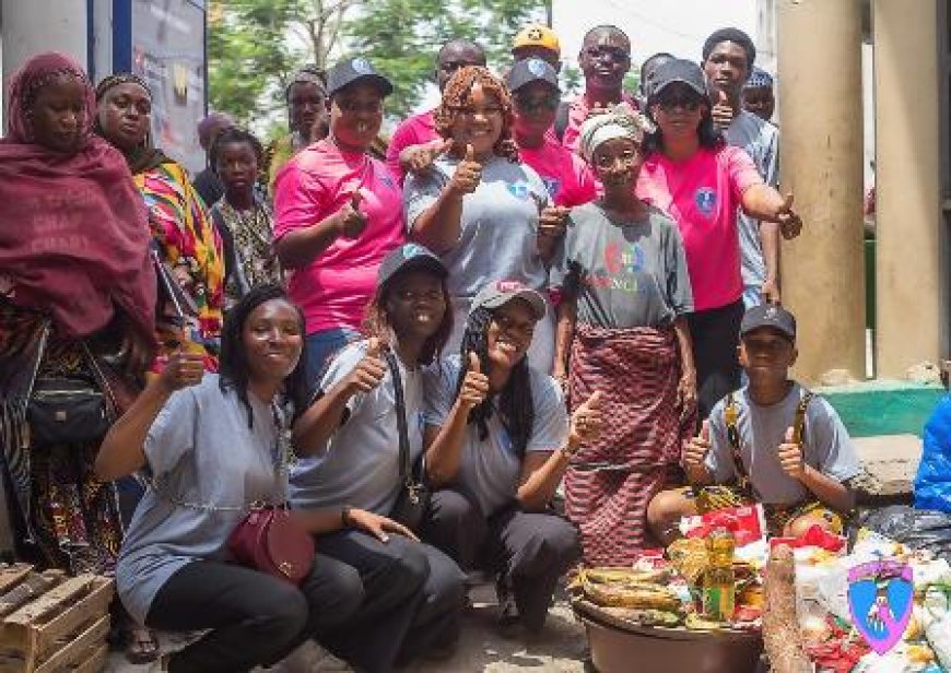 Journée des droits de la femme/Action sociale : l’ONG les Warrior’s de la Charité apporte de la joie à deux mamans sexagénaires dans le district d’Abidjan