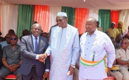 Lutte contre la vie chère : deux marchés de proximité du district autonome du Denguélé remis à Tiémé