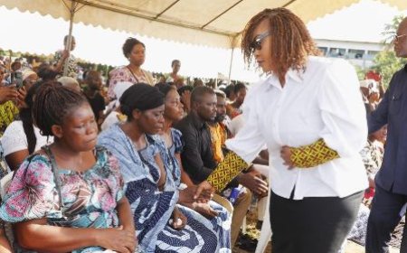 Décès de 12 enfants par noyade à Tiaha : La ministre Myss Belmonde Dogo exprime la solidarité du gouvernement aux familles éplorées