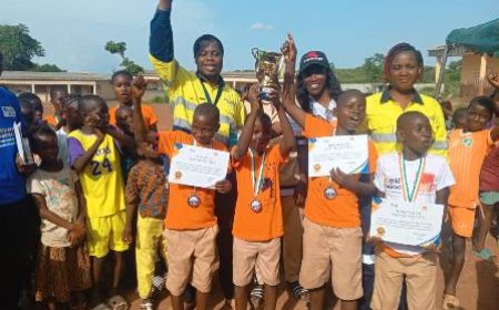 Séguéla : La société minière Roxgold Sango renforce l’apprentissage de la lecture avec "La boîte à livres"