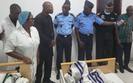 Adjé Silas METCH apporte son soutien aux policiers victimes d’un accident grave sur l’axe Abidjan-Dabou