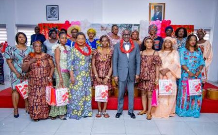 Fête des Mères à Treichville : Le Maire François Albert Amichia rend hommage aux agentes communales