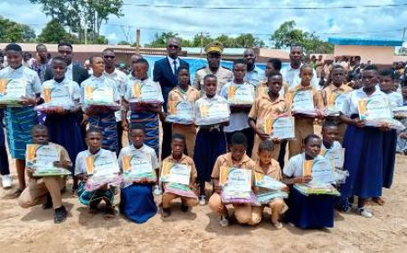 Kato honore ses meilleurs élèves et les majors de la première promotion du Collège moderne