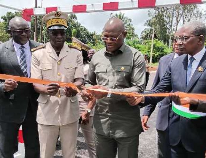 Programme de réhabilitation des infrastructures sportives scolaires : Le Ministre Adjé Silas Metch inaugure les terrains rénovés des lycées 1 et 2 de Bouaflé