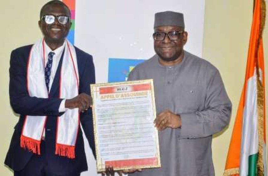 Cérémonie de remise du tableau des engagements des patrons de la presse en ligne de Côte-d'Ivoire au président de la haute autorité de la communication audiovisuelle